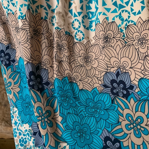 ✨3 for $25✨ Fun 2 Fun square neck top - Picture 3 of 7